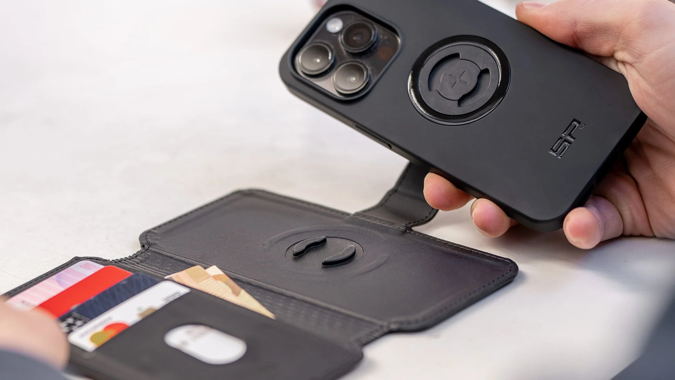 SP Magnetic Flip Cover SPC+ (medium-size, up-to 5.8") - Image 2